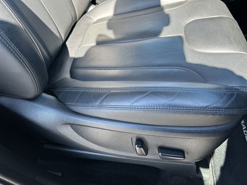 Used 2022 Hyundai Palisade SEL w/ 8P Bench Seat Package AWD/4WD image 14