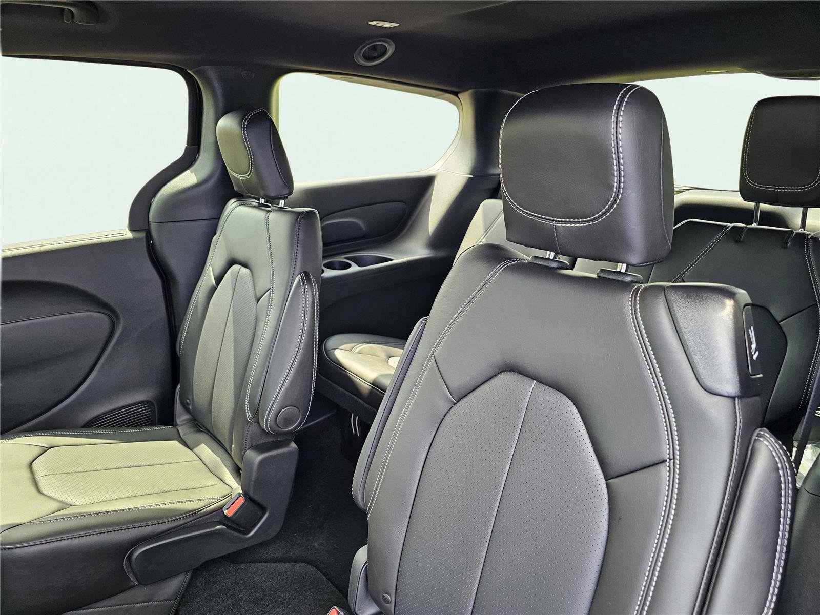 New 2027 Chrysler Pacifica Select FWD image 31