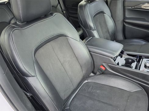 Used 2022 Jeep Grand Cherokee Altitude image 31