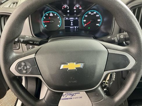 Used 2022 Chevrolet Colorado W/T w/ WT Convenience Package AWD/4WD image 18