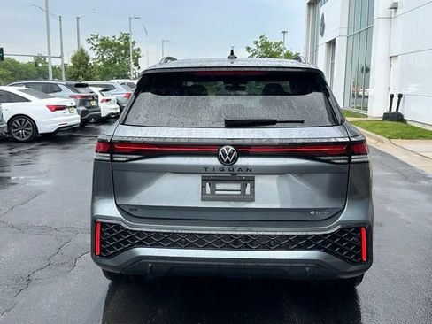 Certified 2025 Volkswagen Tiguan SE R-Line AWD/4WD image 5