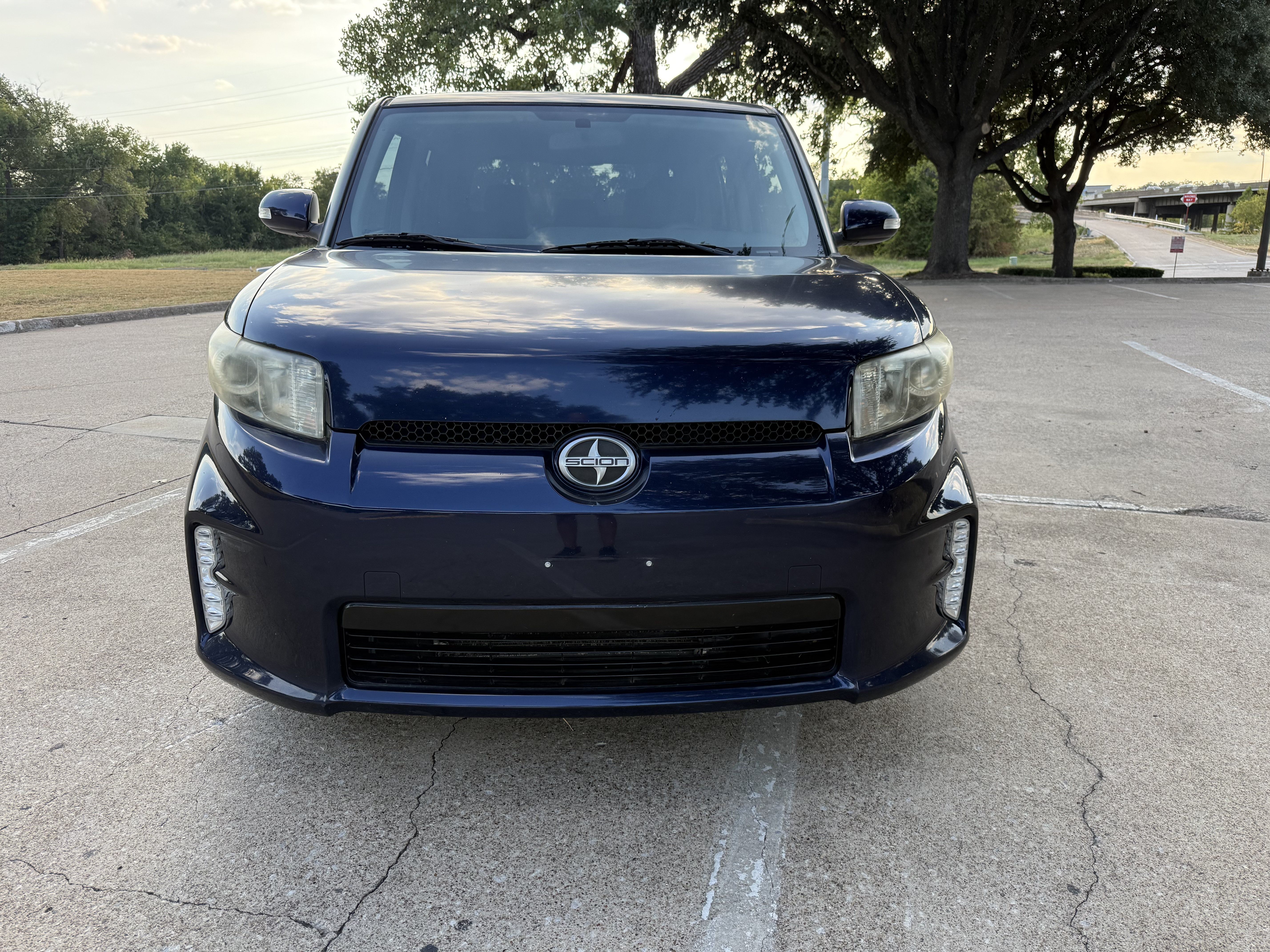Used 2014 Scion xB FWD image 2