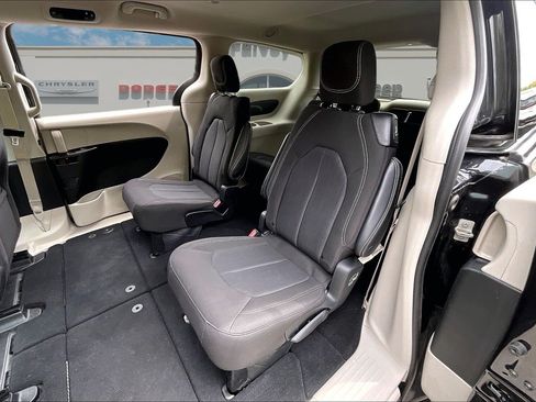 Certified 2023 Chrysler Voyager LX FWD image 23