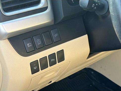 Used 2017 Toyota Highlander Limited AWD/4WD image 10