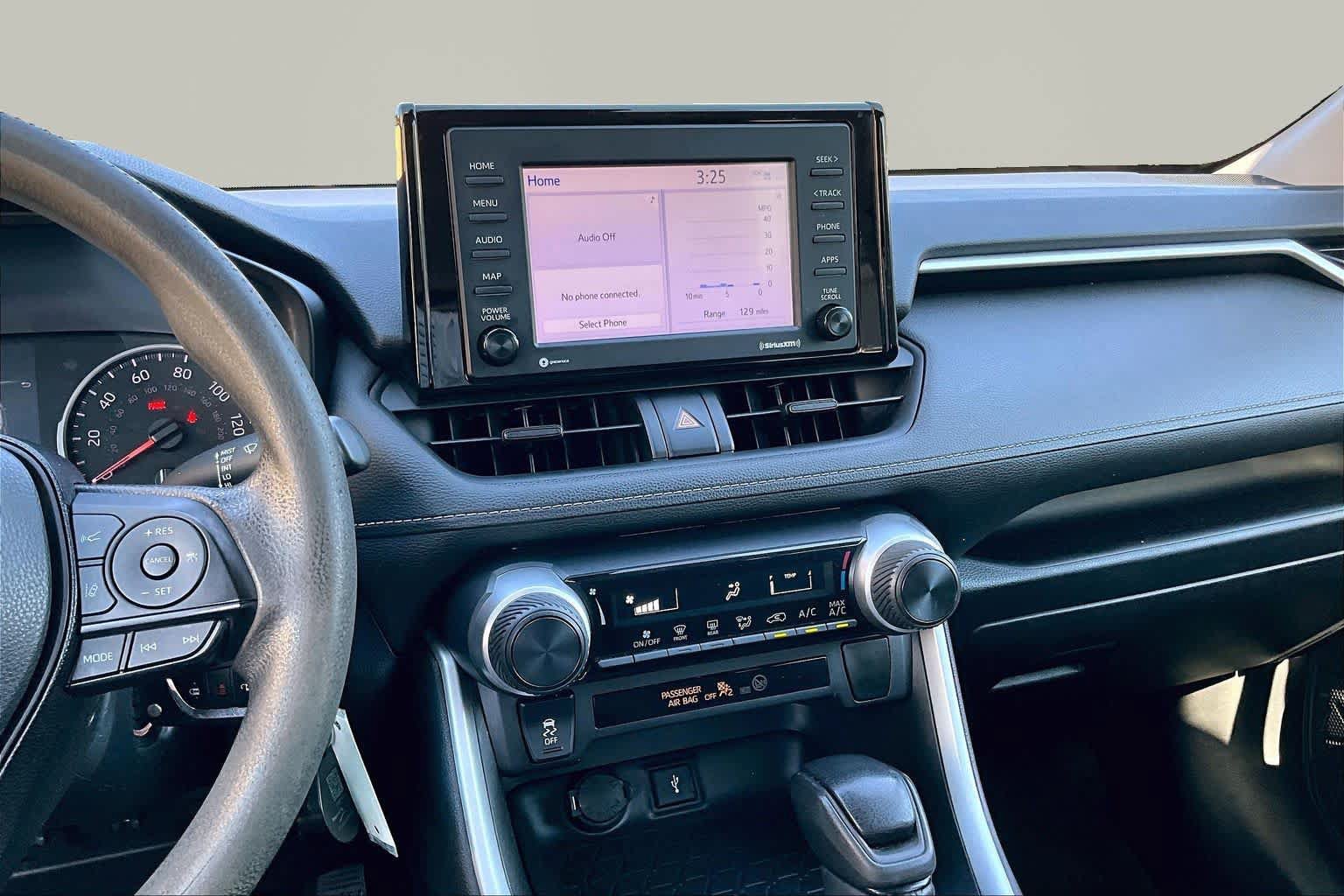 Used 2020 Toyota RAV4 LE FWD image 7