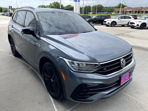 Used 2022 Volkswagen Tiguan SE R-Line AWD/4WD image 4