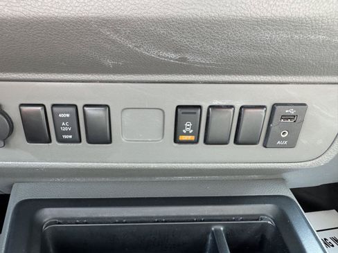 Used 2018 Nissan NV 2500 SV RWD image 17