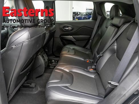 Used 2021 Jeep Cherokee Latitude Plus AWD/4WD image 21