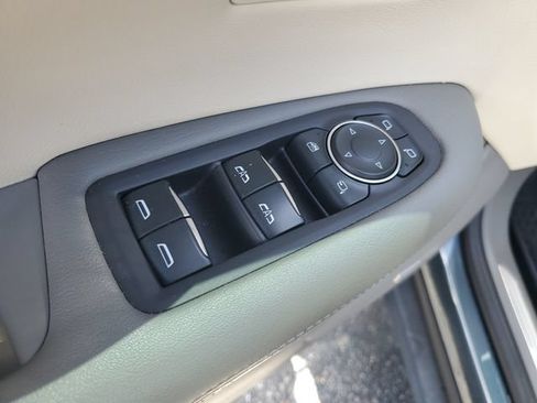 Used 2021 Cadillac XT5 Premium Luxury FWD image 9