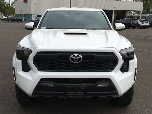 Used 2025 Toyota Tacoma TRD Sport AWD/4WD image 9