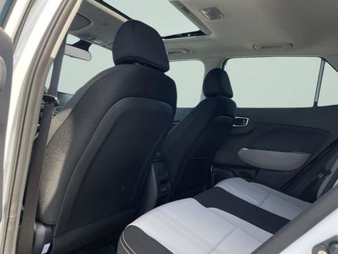 New 2026 Hyundai Venue SEL FWD image 19