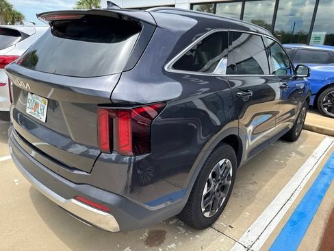 Certified 2025 Kia Sorento S w/ Panoramic Sunroof Package FWD image 4