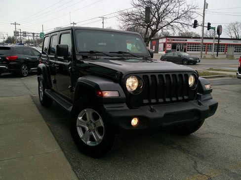 Used 2018 Jeep Wrangler Unlimited Sport S AWD/4WD image 4