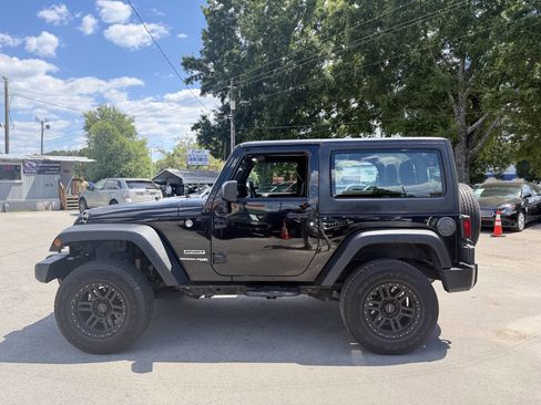 Used 2018 Jeep Wrangler Sport AWD/4WD image 8