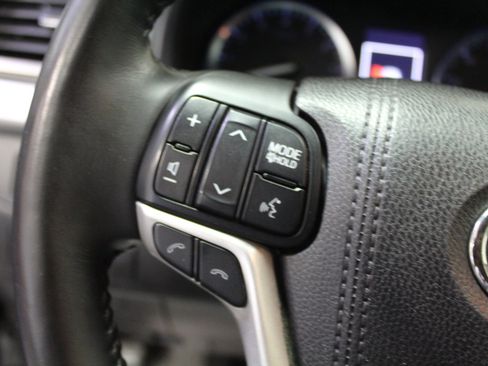 Used 2017 Toyota Highlander Limited Platinum image 10