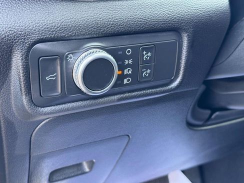 Used 2022 Ford Explorer XLT image 18