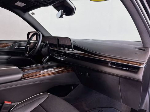 Used 2023 Cadillac Escalade Premium Luxury AWD/4WD image 32