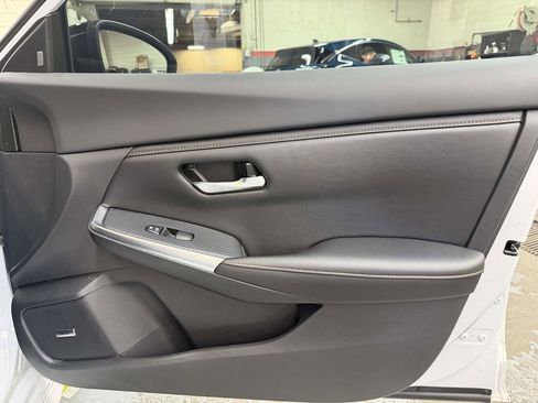 Used 2022 Nissan Sentra SR w/ SR Premium Package FWD image 24