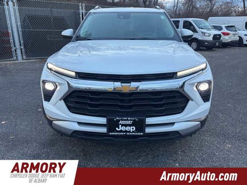 Used 2024 Chevrolet TrailBlazer LT image 2