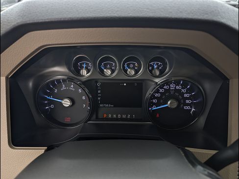 Used 2014 Ford F250 Lariat w/ Lariat Interior Package AWD/4WD image 2