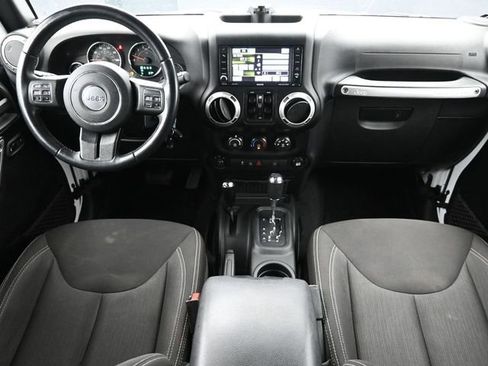 Used 2017 Jeep Wrangler Unlimited Sahara w/ Connectivity Group AWD/4WD image 20