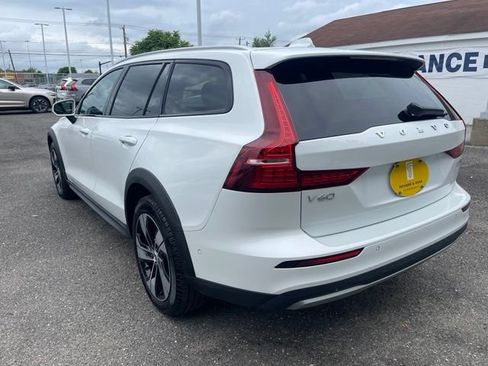 Used 2025 Volvo V60 B5 Cross Country Plus AWD/4WD image 5