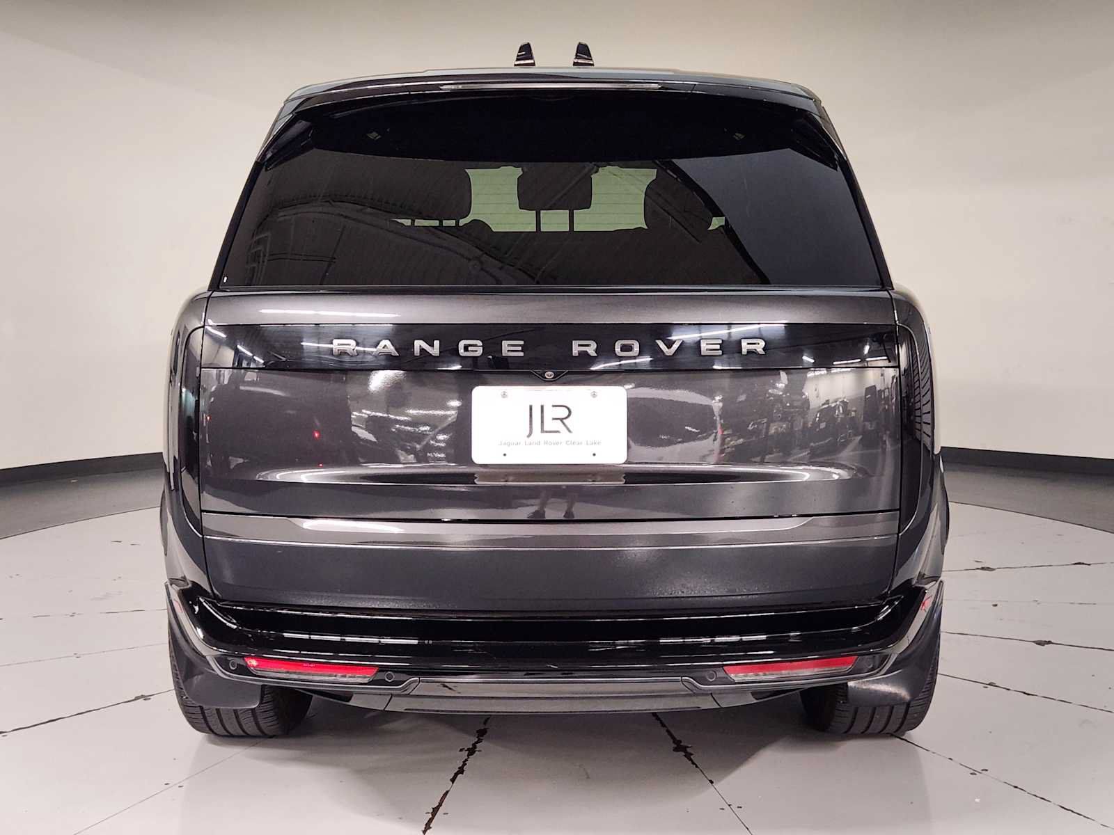 Used 2025 Land Rover Range Rover SE AWD/4WD image 10