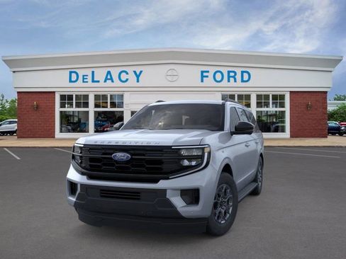 New 2026 Ford Expedition Active image 3