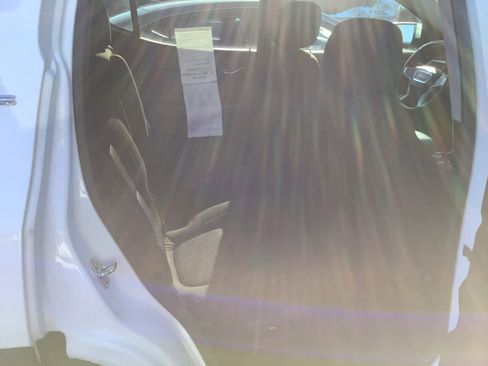 Used 2023 GMC Acadia SLE image 8