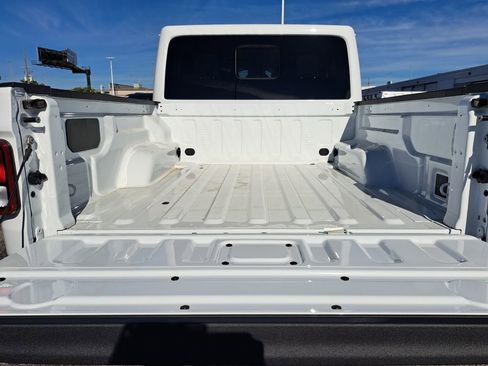 New 2025 Jeep Gladiator High Tide image 23