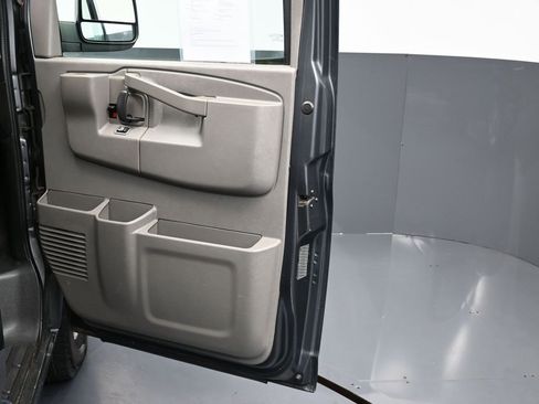 Used 2017 Chevrolet Express 3500 LT w/ LT Preferred Equipment Group image 32