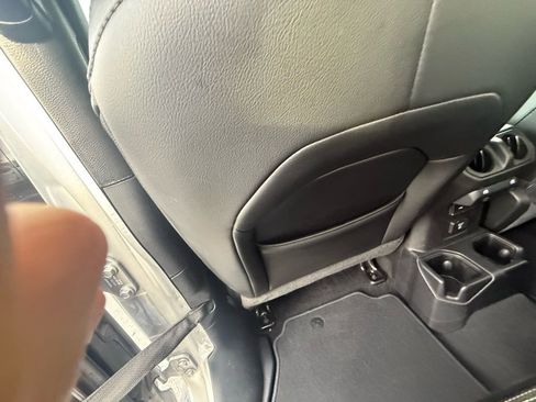 Used 2020 Jeep Gladiator Overland image 12