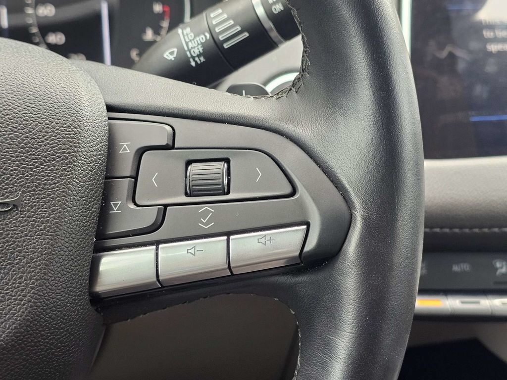 Used 2023 Cadillac XT4 Premium Luxury FWD image 25