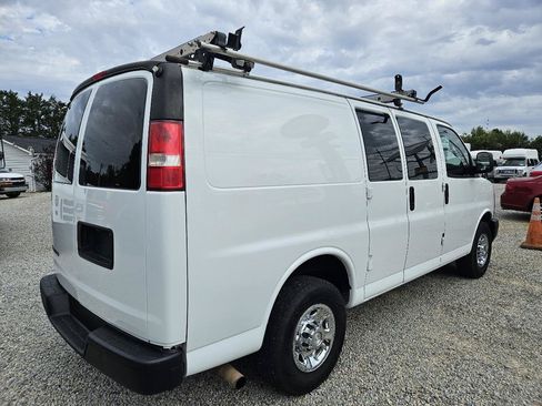 Used 2017 Chevrolet Express 2500 RWD image 5