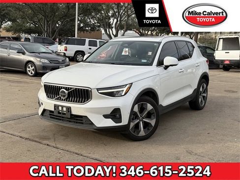 Used 2023 Volvo XC40 B5 Plus w/ Driver Assist Package image 1