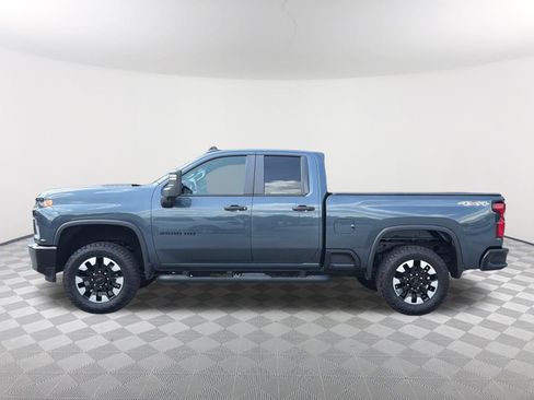 Used 2020 Chevrolet Silverado 2500 Custom w/ Custom Value Package AWD/4WD image 2