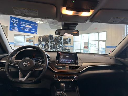 Used 2025 Nissan Altima 2.5 SV FWD image 9