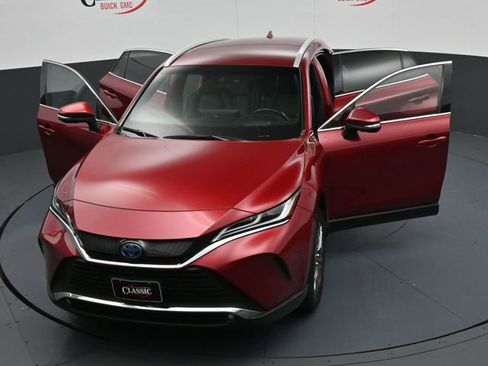 Used 2023 Toyota Venza Limited image 19