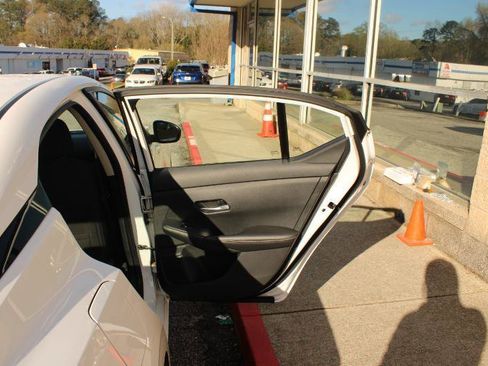 Used 2023 Nissan Sentra SV FWD image 17