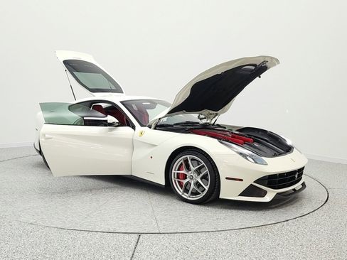 Used 2016 Ferrari F12 Berlinetta image 22