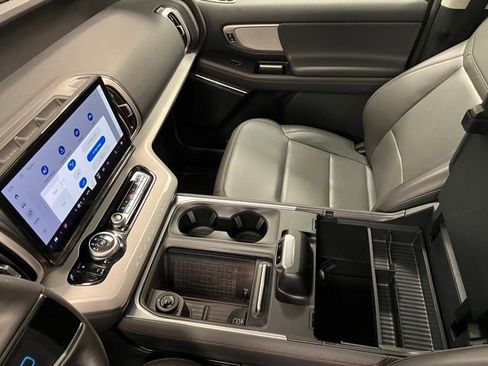 Used 2025 Ford Expedition Active AWD/4WD image 32