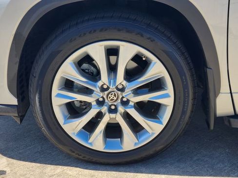 Used 2021 Toyota Highlander Limited image 10