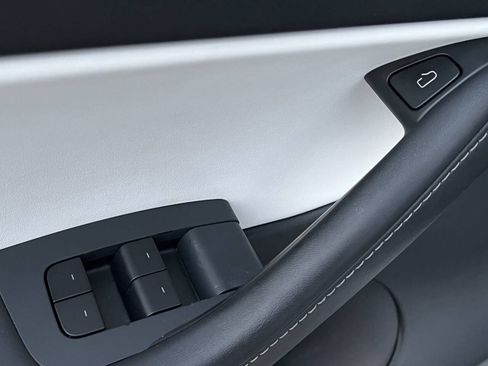 Used 2021 Tesla Model Y Performance image 32