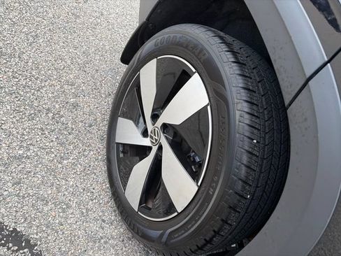 Certified 2025 Volkswagen Taos S AWD/4WD image 11
