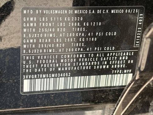 Used 2025 Volkswagen Tiguan SE R-Line AWD/4WD image 36