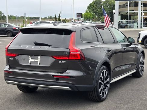 Used 2024 Volvo V60 B5 Cross Country Ultimate AWD/4WD image 4