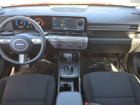 Used 2025 Hyundai Kona SE image 15