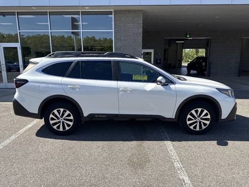 Used 2020 Subaru Outback Premium w/ Tech Package 1 AWD/4WD image 2