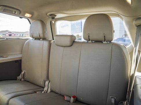 Used 2020 Toyota Sienna XLE image 34