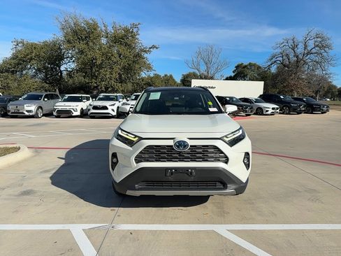 Used 2022 Toyota RAV4 Limited image 8